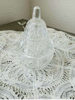 Vintage Cut Glass/Crystal Pear Trinket Dish With Lid. 41/2"
Excellent Condition